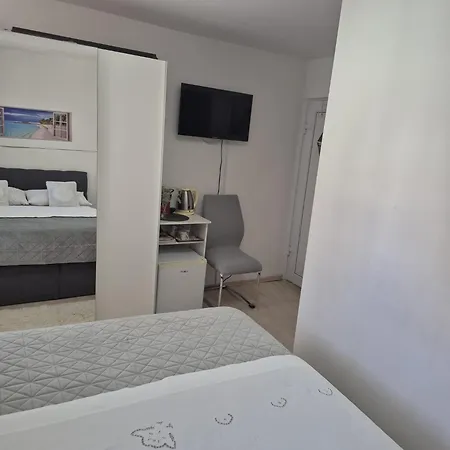 Near The Center سبليت