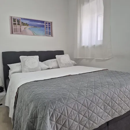 Near The Center * سبليت