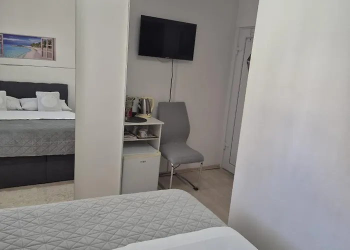 Near The Center سبليت