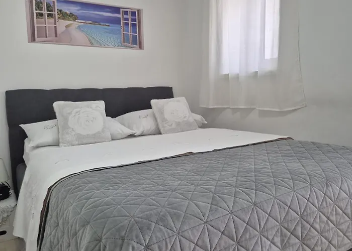 Near The Center * سبليت